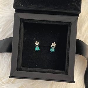 14K White Gold Emerald Stud Earrings